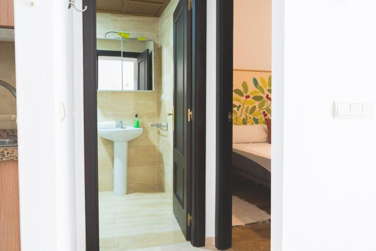 Centrico Apartamento En Calle Carreteria - Málaga Dış mekan fotoğraf